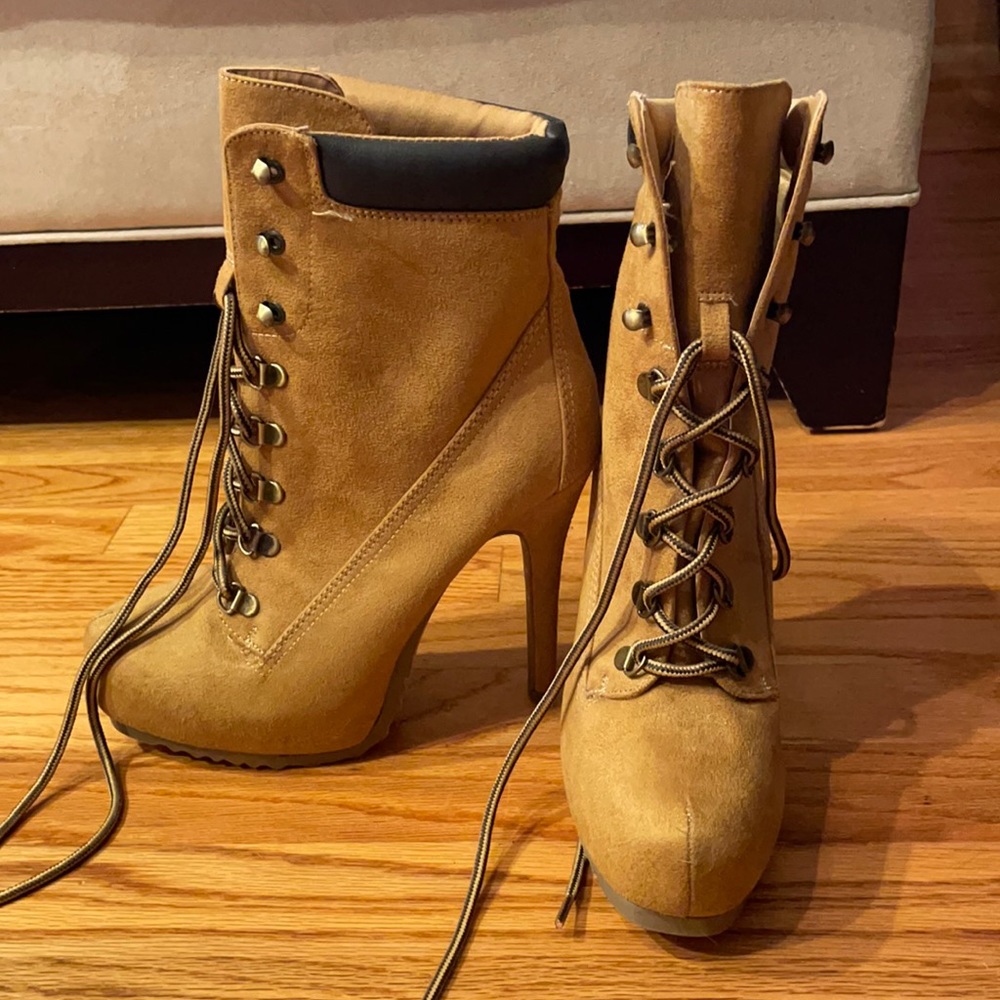 Size 9 High Heeled Lace Up Booties